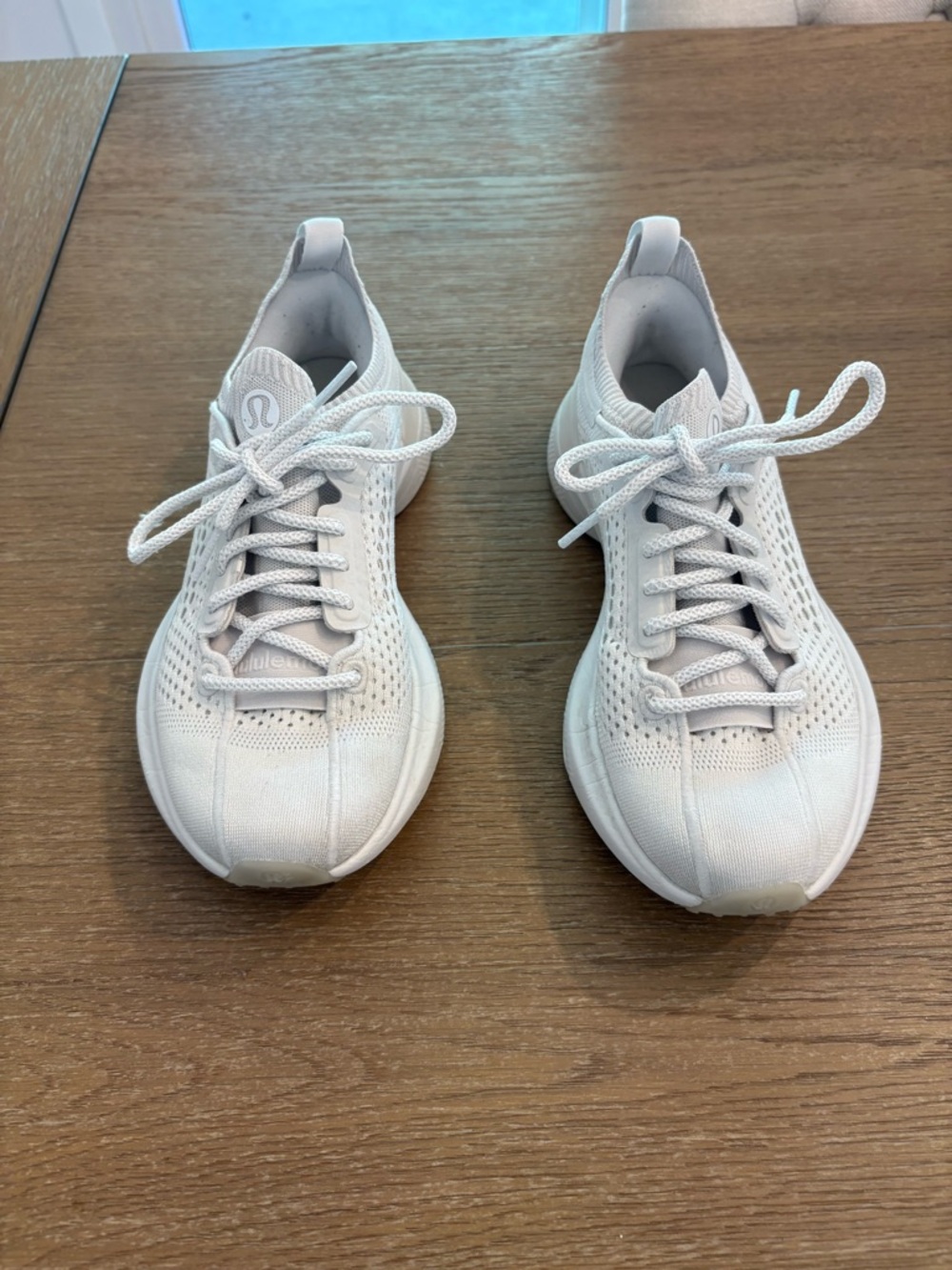 lululemon Women’s size 7 Sneakers in white